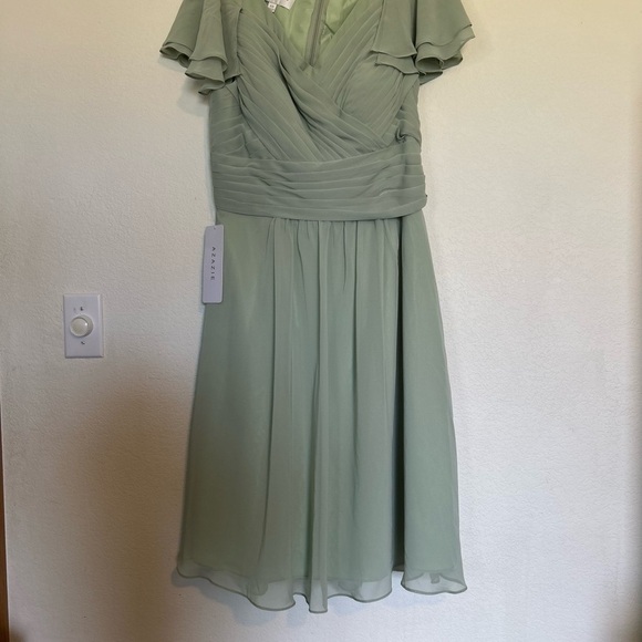 NWT AZAZIE HADLEY
A-Line Pleated Chiffon Knee-Length Dress Dusty Sage A10 - Picture 3 of 9
